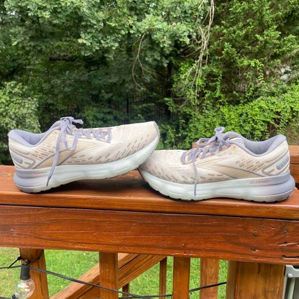 Brooks Glycerin 20  Women's 8 Cream and Blue Running Sneakers